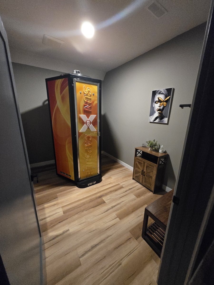 SunCapsule X8 tanning room — Chinook Glow